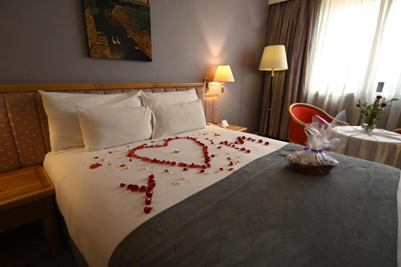 Hotel Mercure Alger Aeroport Maison Blanche Exterior photo A bedroom at the hotel