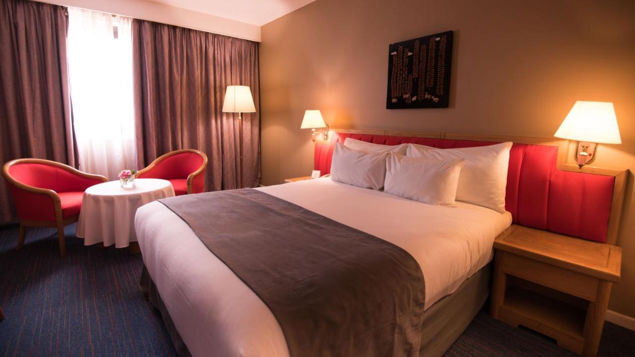 Hotel Mercure Alger Aeroport Maison Blanche Exterior photo A room at the hotel