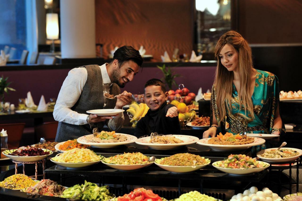 Hotel Mercure Alger Aeroport Maison Blanche Exterior photo A buffet at a hotel in Dubai