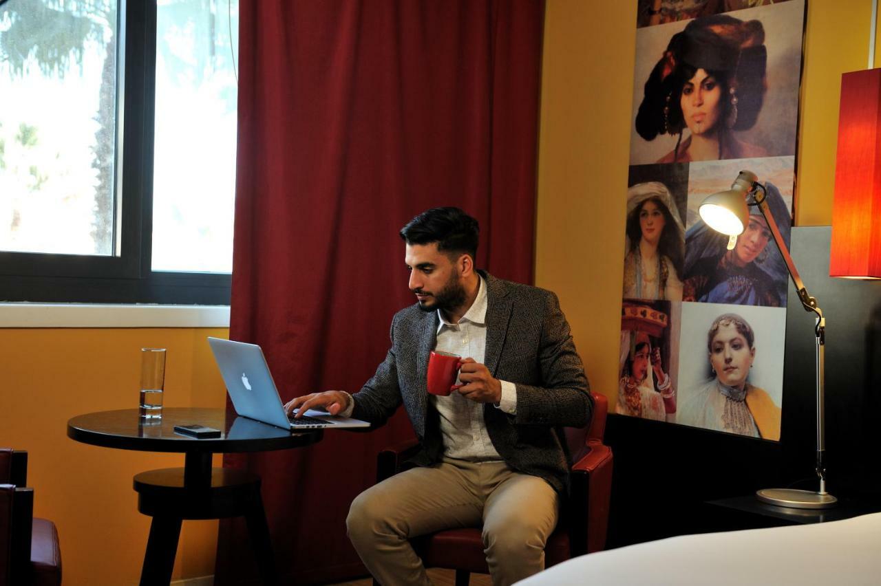 Hotel Mercure Alger Aeroport Maison Blanche Exterior photo Aarti in his studio