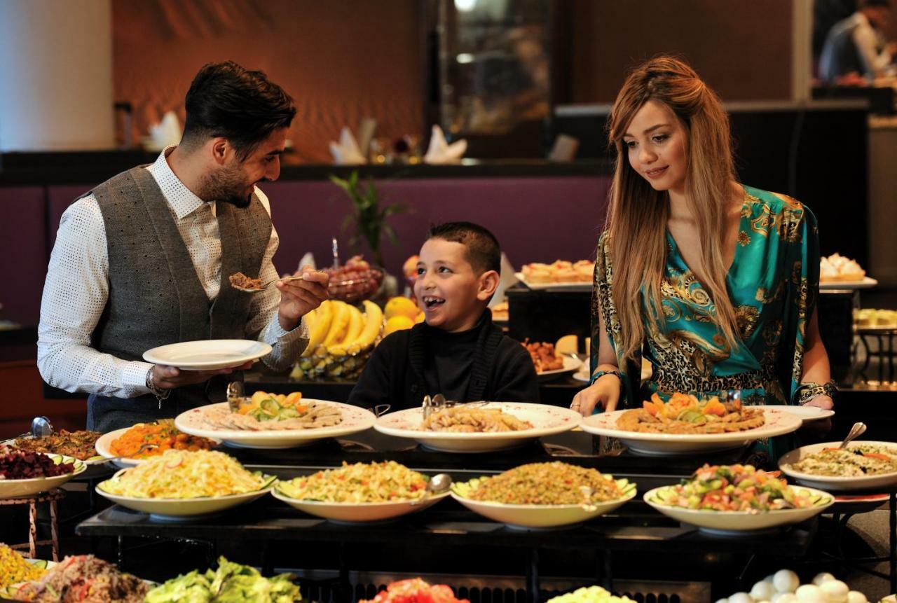 Hotel Mercure Alger Aeroport Maison Blanche Exterior photo A family at a buffet